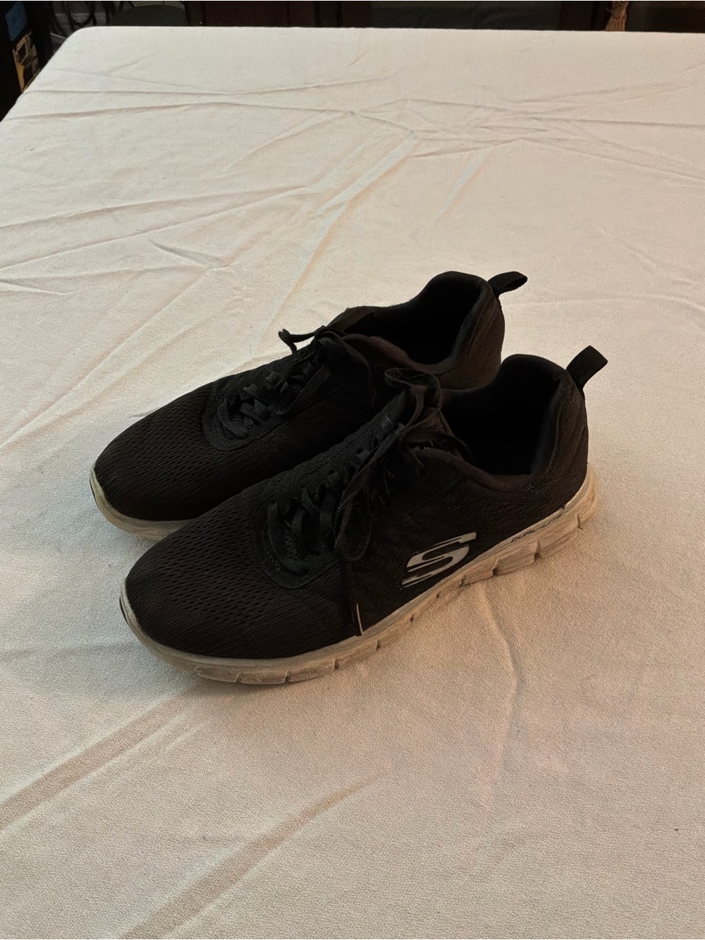 ******* Skechers Black Athletic Sneakers with White Sole b2 *******